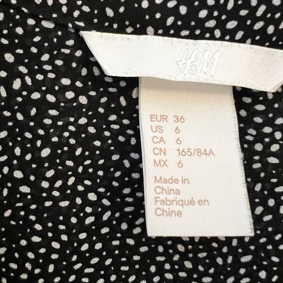 Button down sleeveless blouse - Picture 2 of 4